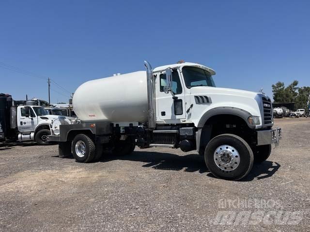 Mack GU432 Tankbilar