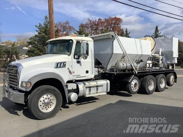 Mack GU713 Cementbil