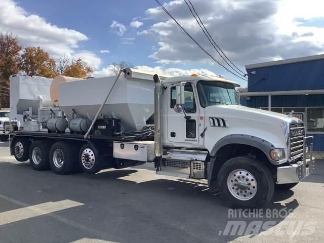 Mack GU713 Cementbil
