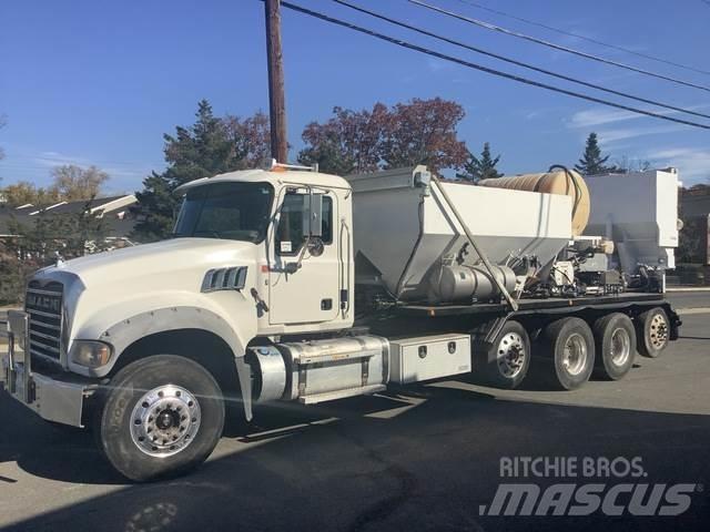 Mack GU713 Cementbil
