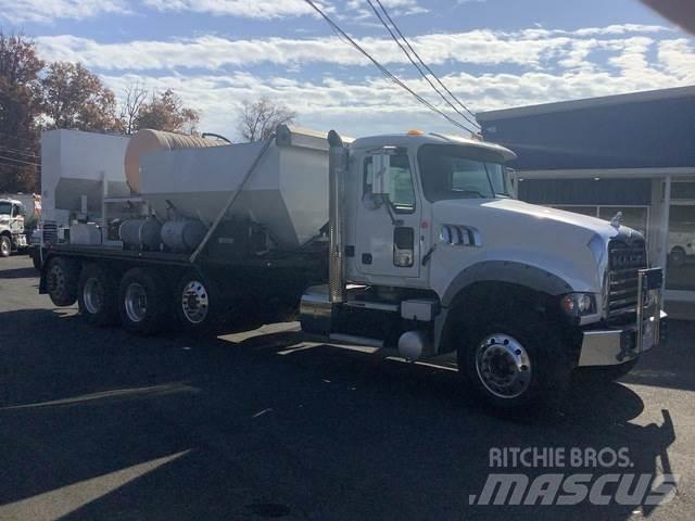 Mack GU713 Cementbil