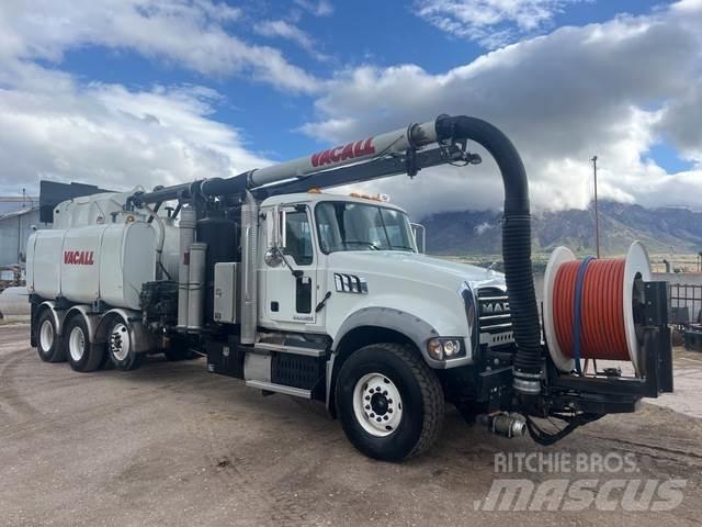 Mack GU713 Bandgrävare