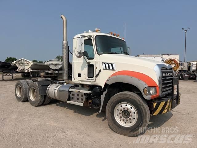 Mack GU713 Dragbilar