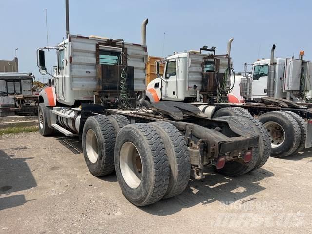 Mack GU713 Dragbilar