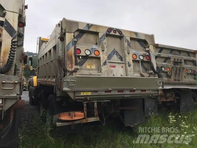 Mack GU713 Snöblad och plogar