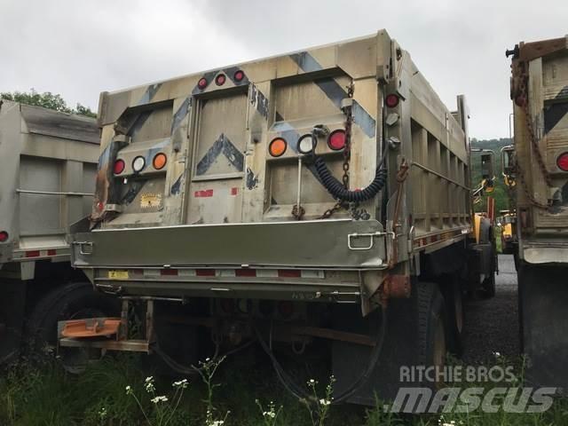 Mack GU713 Snöblad och plogar