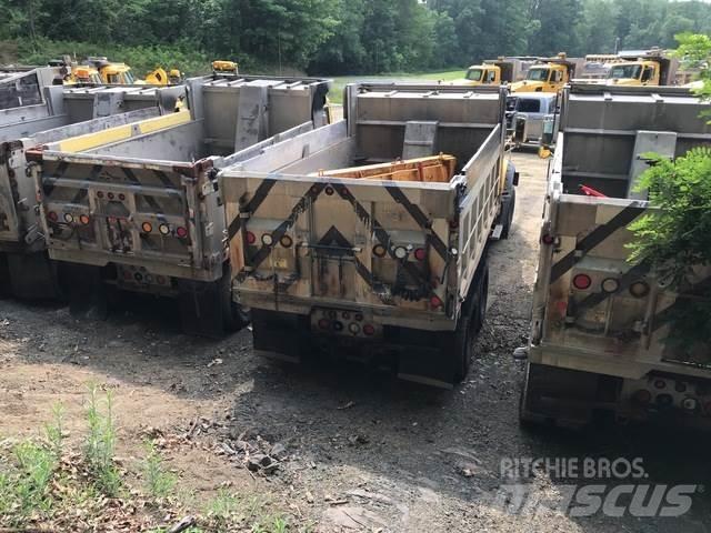 Mack GU713 Snöblad och plogar