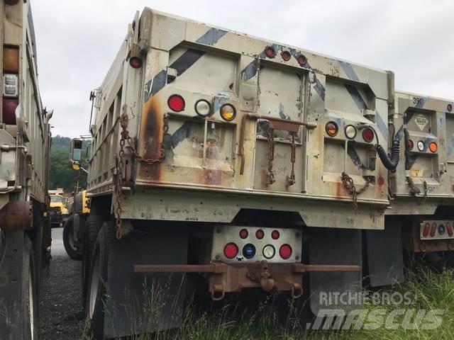 Mack GU713 Snöblad och plogar