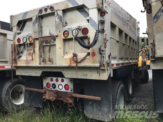 Mack GU713 Snöblad och plogar