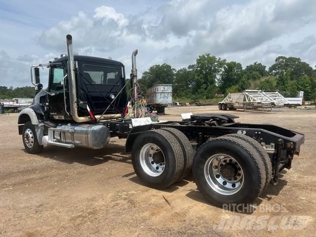 Mack GU713 Dragbilar