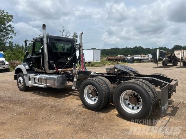 Mack GU713 Dragbilar
