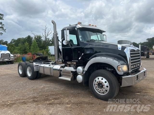 Mack GU713 Dragbilar