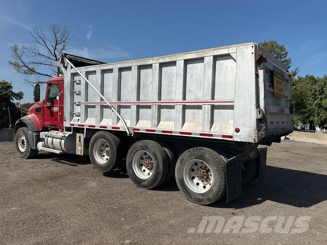 Mack GU713 Tippbilar