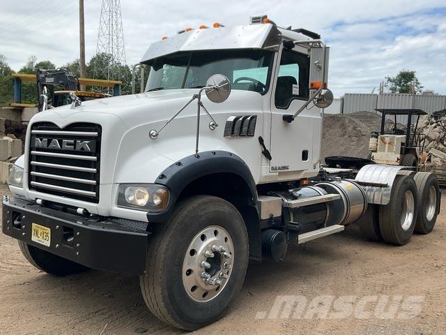 Mack GU713 Dragbilar