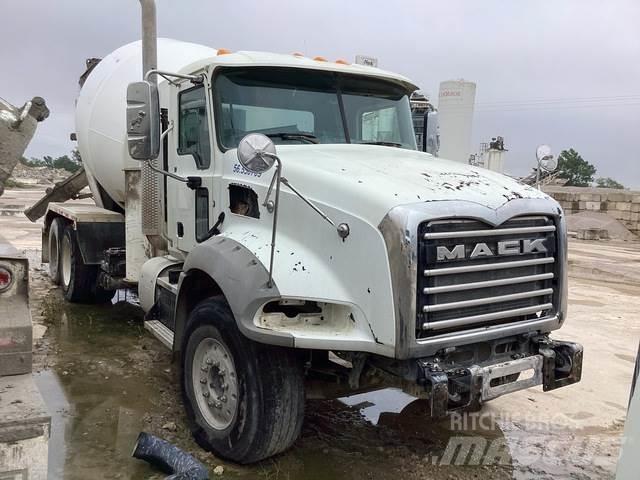 Mack GU813 Övriga bilar