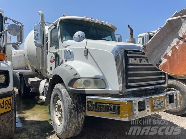 Mack GU813 Övriga bilar