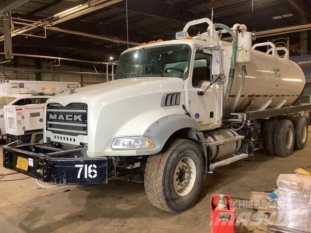 Mack GU813 Tankbilar
