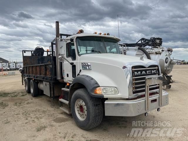 Mack GU813 Flakbilar
