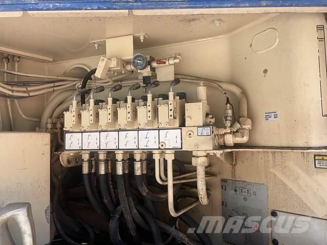 Mack GU813 Lastbilar med betongpump