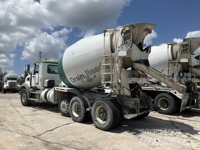 Mack GU813 Övriga bilar