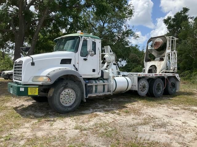Mack GU813 Övriga bilar