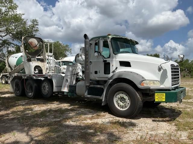 Mack GU813 Övriga bilar
