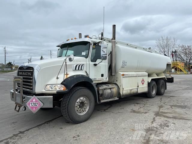 Mack GU813 Tankbilar