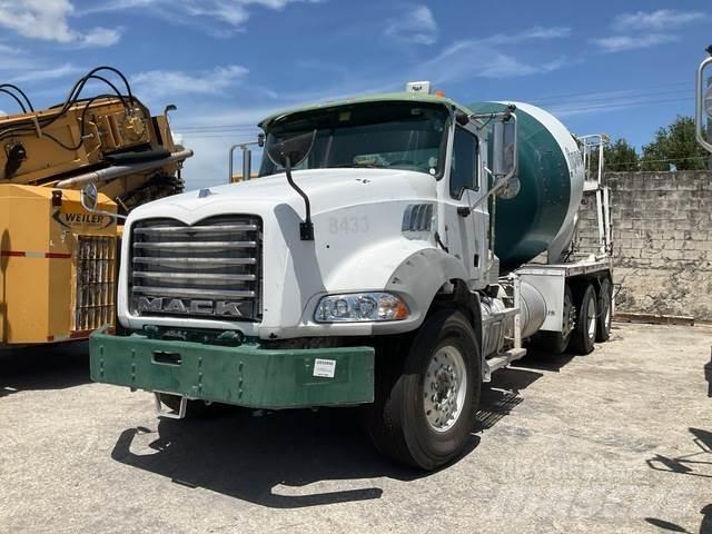 Mack GU813 Övriga bilar