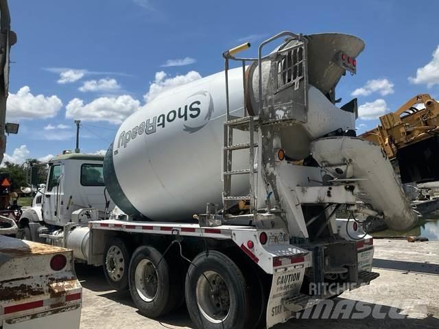 Mack GU813 Övriga bilar