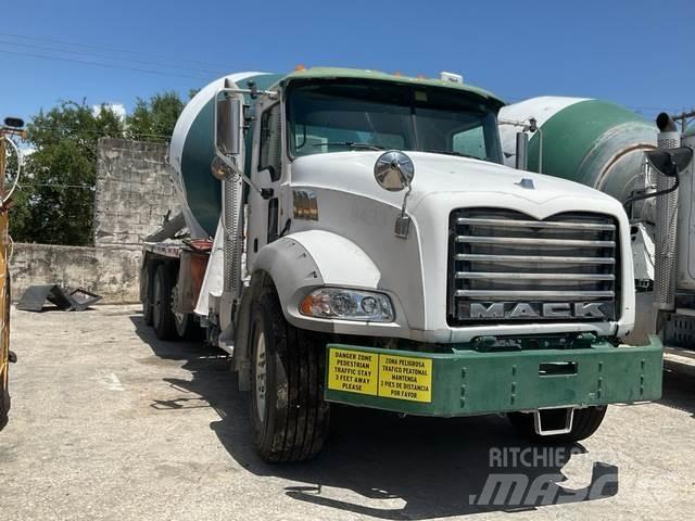 Mack GU813 Övriga bilar