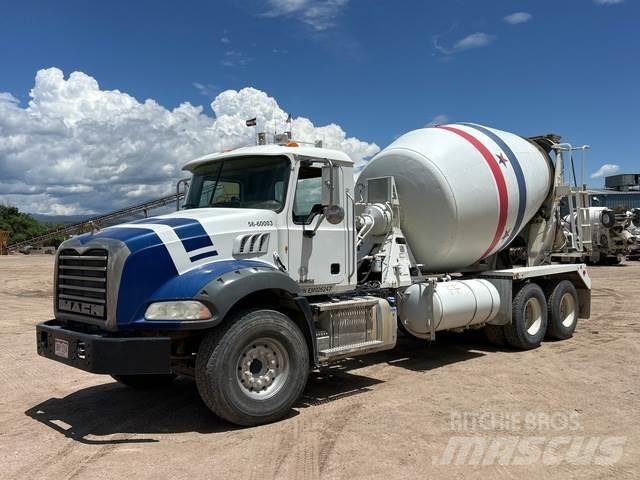 Mack GU813 Övriga bilar