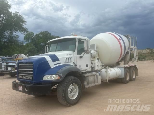 Mack GU813 Övriga bilar