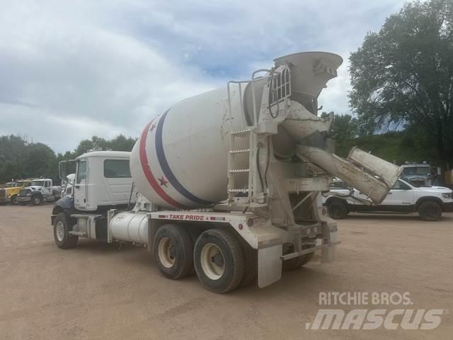Mack GU813 Övriga bilar