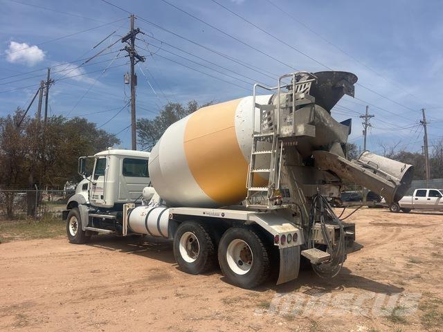 Mack GU813 Övriga bilar