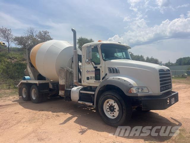 Mack GU813 Övriga bilar