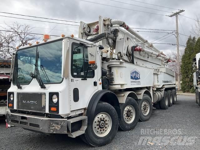 Mack MR688S Lastbilar med betongpump