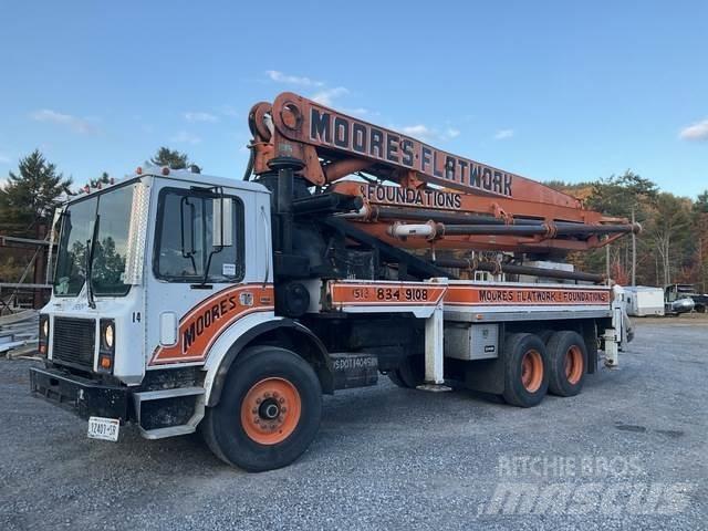 Mack MR688S Lastbilar med betongpump