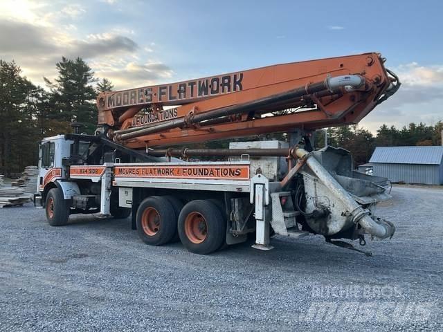 Mack MR688S Lastbilar med betongpump
