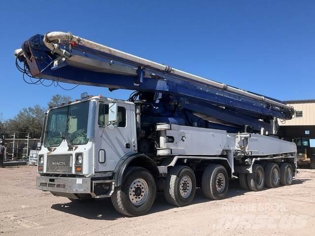 Mack MR688S Lastbilar med betongpump