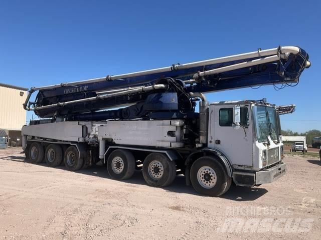Mack MR688S Lastbilar med betongpump