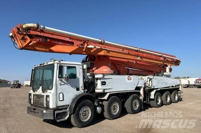 Mack MR688S Lastbilar med betongpump