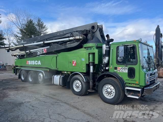 Mack MRU613 Lastbilar med betongpump