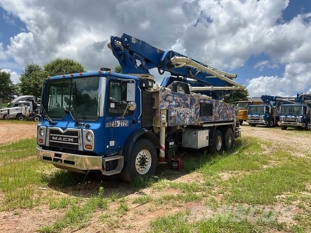 Mack MRU613 Lastbilar med betongpump