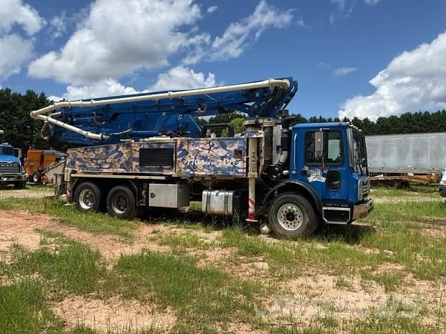 Mack MRU613 Lastbilar med betongpump