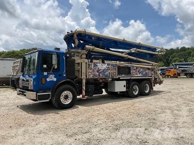 Mack MRU613 Lastbilar med betongpump