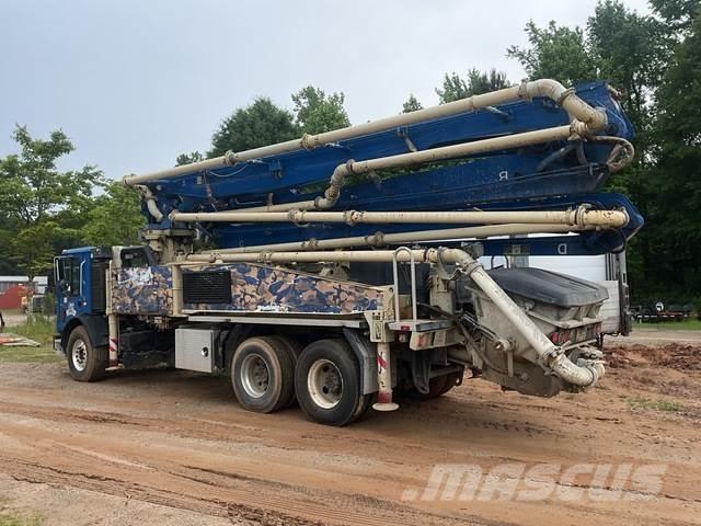 Mack MRU613 Lastbilar med betongpump