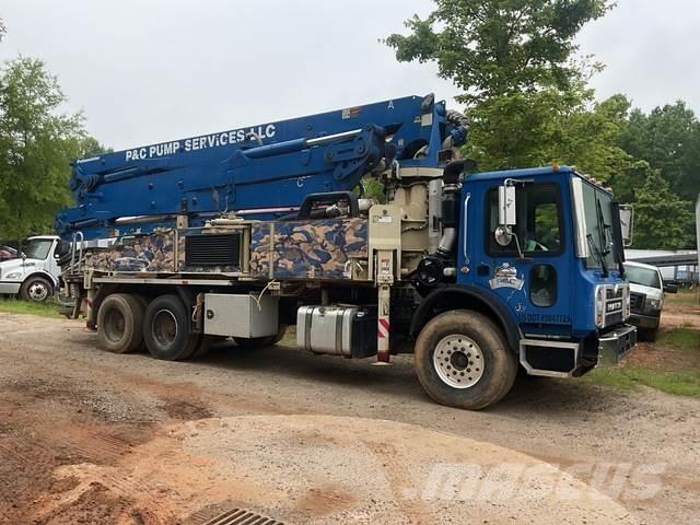 Mack MRU613 Lastbilar med betongpump