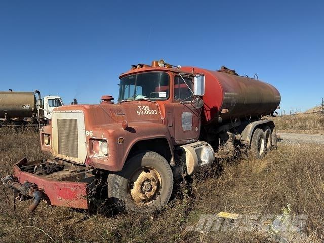 Mack R688ST Vattentankbilar