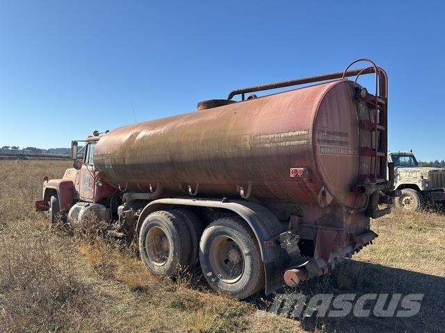 Mack R688ST Vattentankbilar