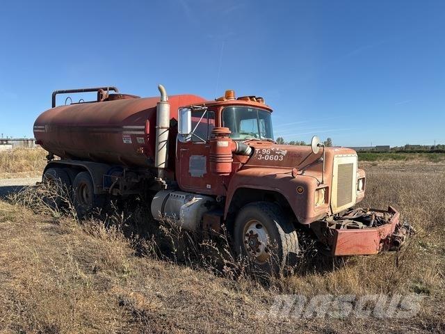 Mack R688ST Vattentankbilar